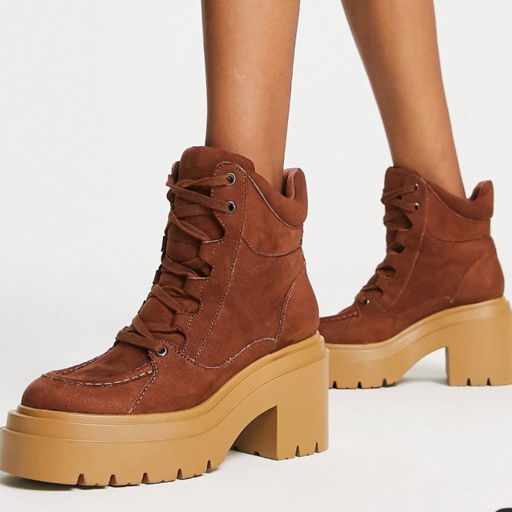 ASOS DESIGN Relay Chunky Hiker Boots ✨Like New✨